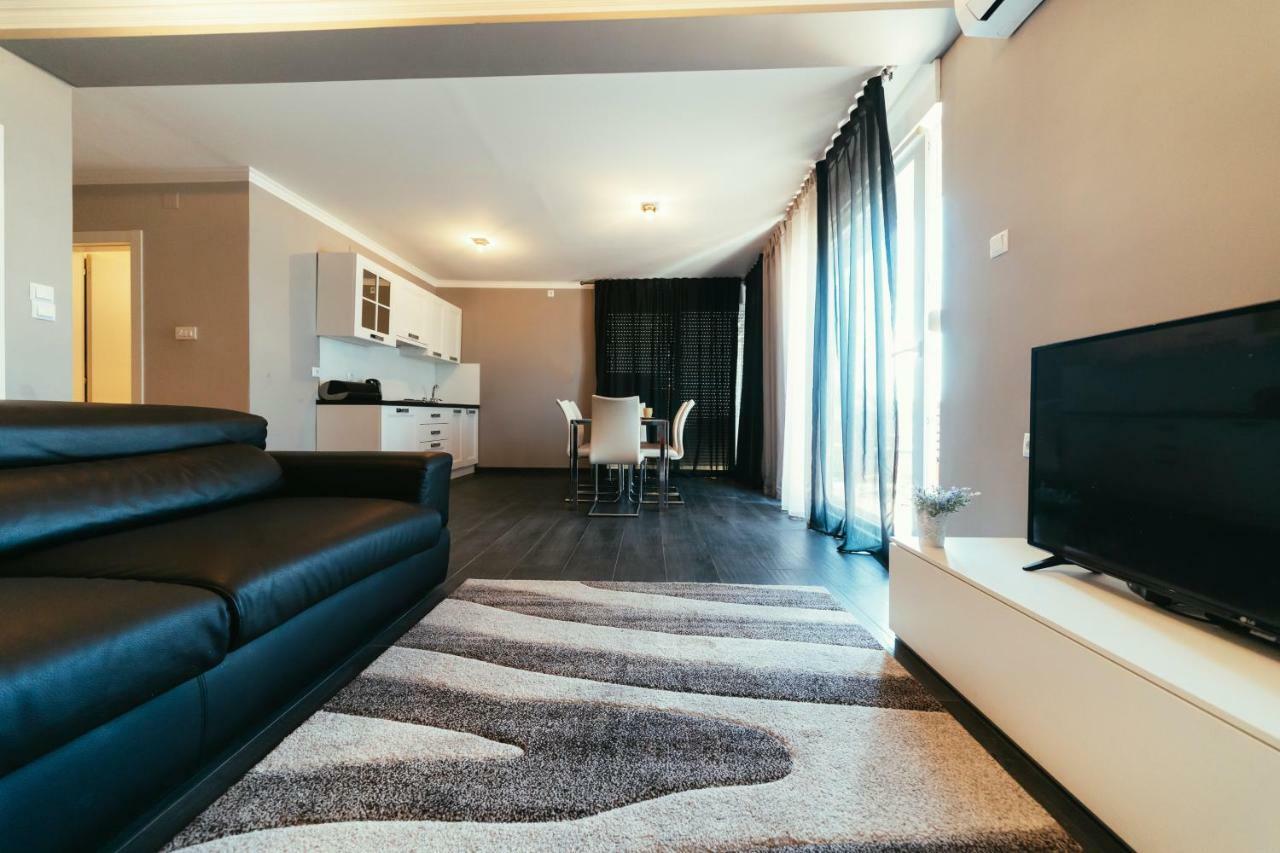 Apartments Prestige Petrcane Eksteriør billede