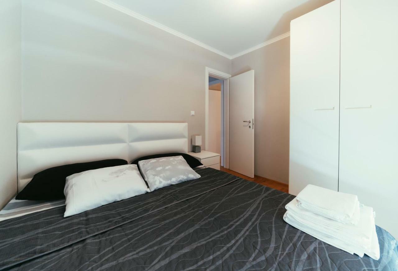 Apartments Prestige Petrcane Eksteriør billede